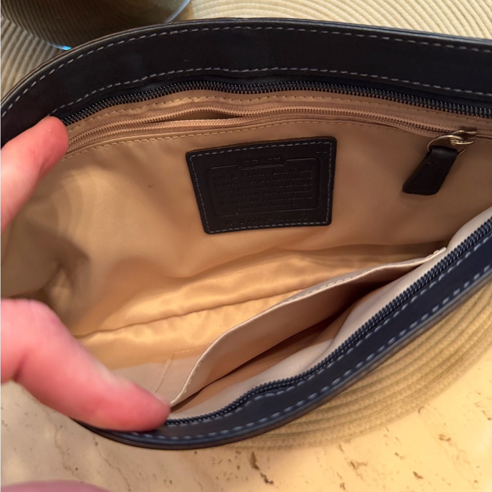 NWT 2012 Coach Navy Pleated Patent Leather Wristlet Clutch with Stitching - Picture 7 of 16